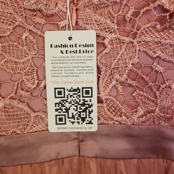 Lace and crinoline dress - Picture 2 of 3